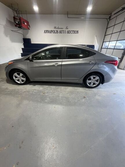 2012 HYUNDAI Elantra