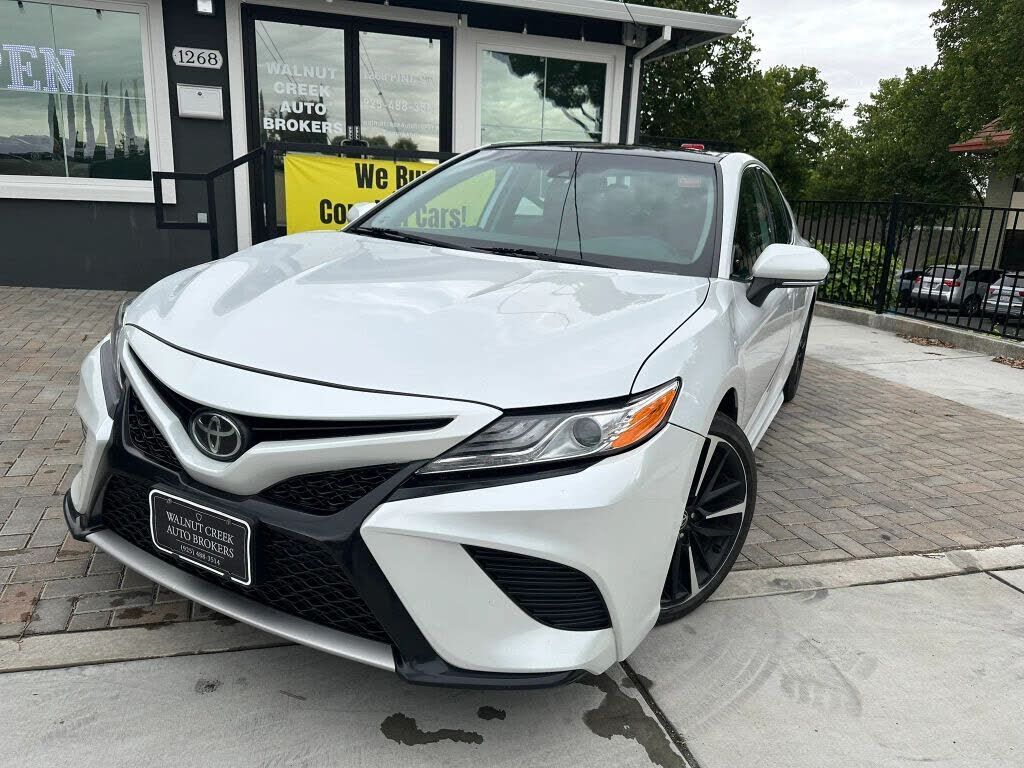 2020 TOYOTA Camry