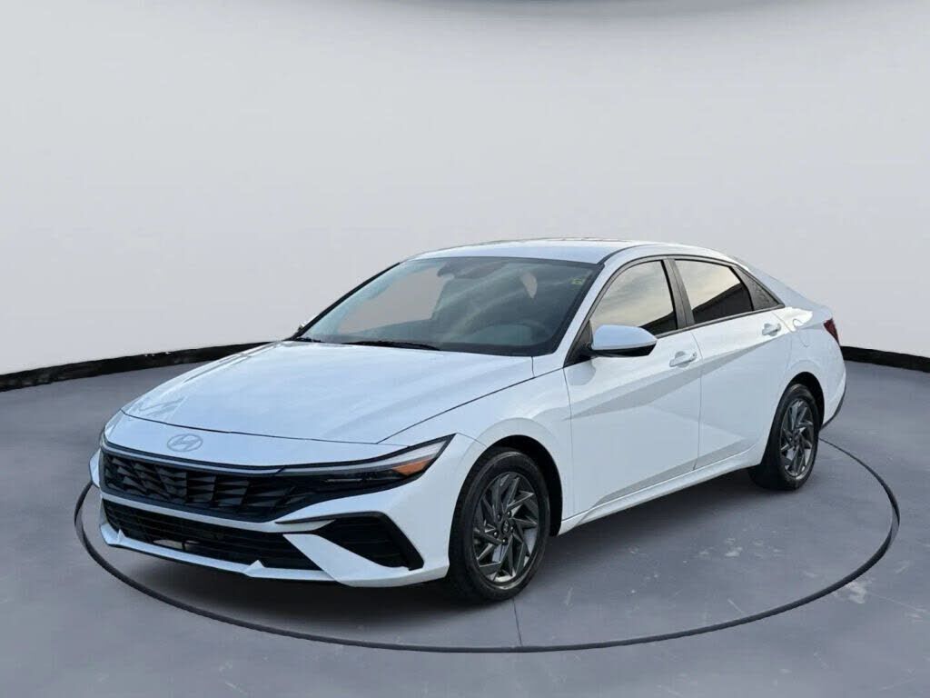 2024 HYUNDAI Elantra