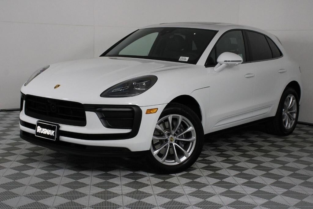 2026 PORSCHE Macan