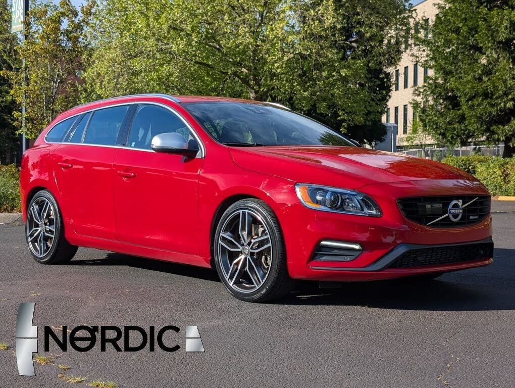 2015 VOLVO V60