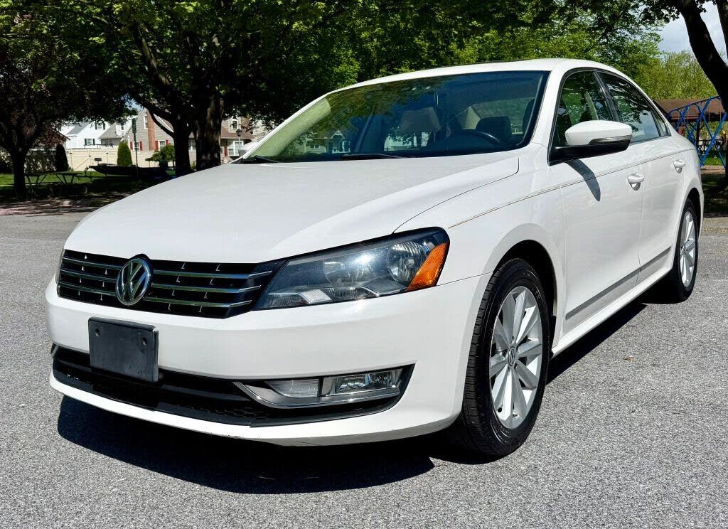 2013 VOLKSWAGEN Passat