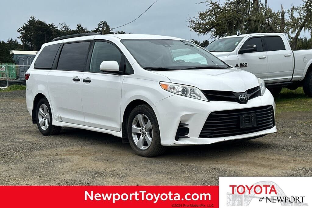 2019 TOYOTA Sienna