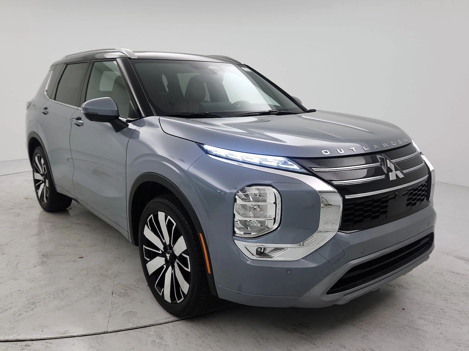 2025 MITSUBISHI Outlander