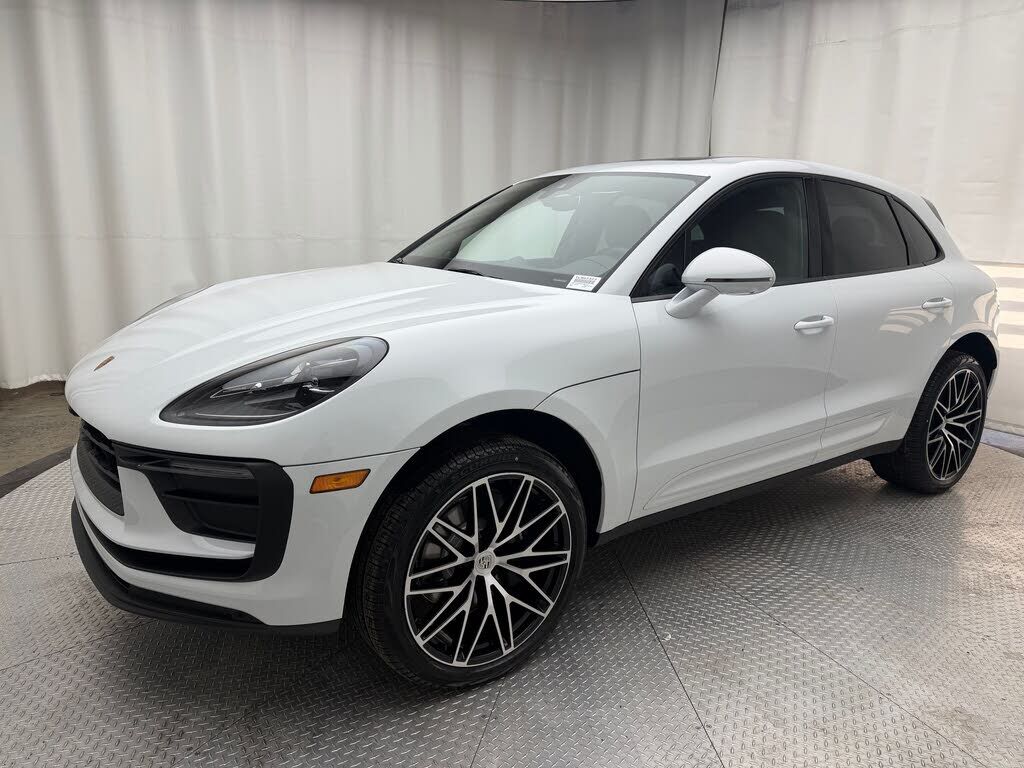 2026 PORSCHE Macan