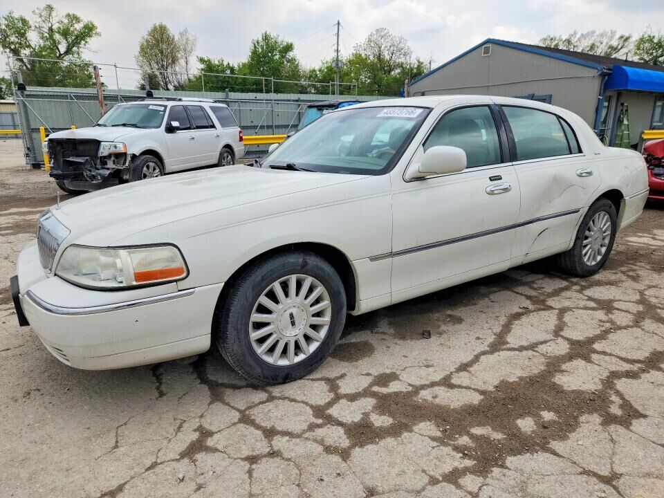 2004 LINCOLN Town Car