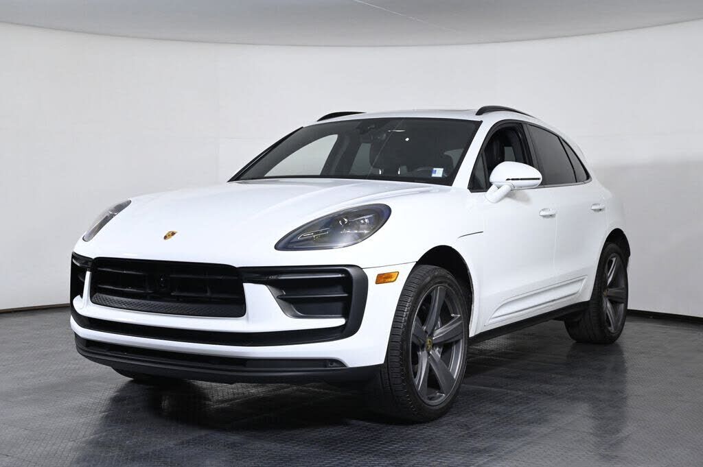 2024 PORSCHE Macan