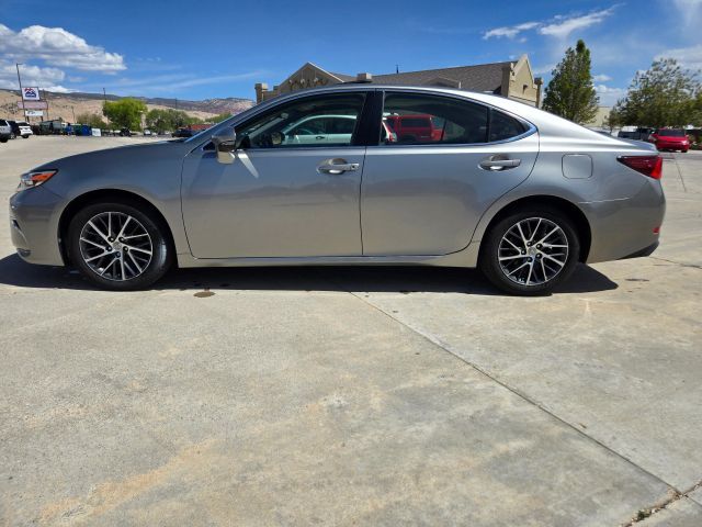 2016 LEXUS ES
