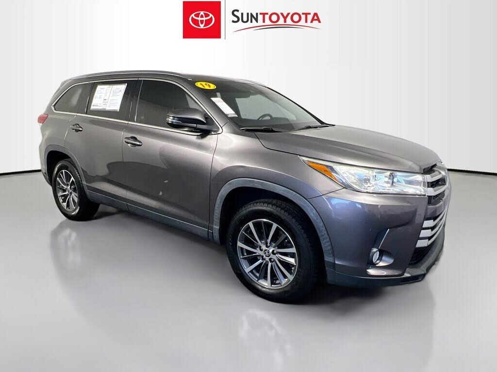 2019 TOYOTA Highlander