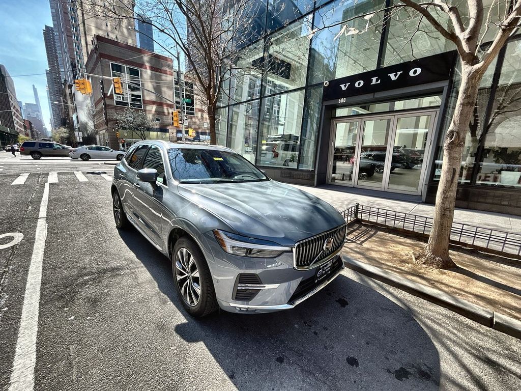 2023 VOLVO XC60