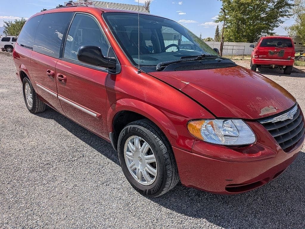 2005 CHRYSLER Town and Country