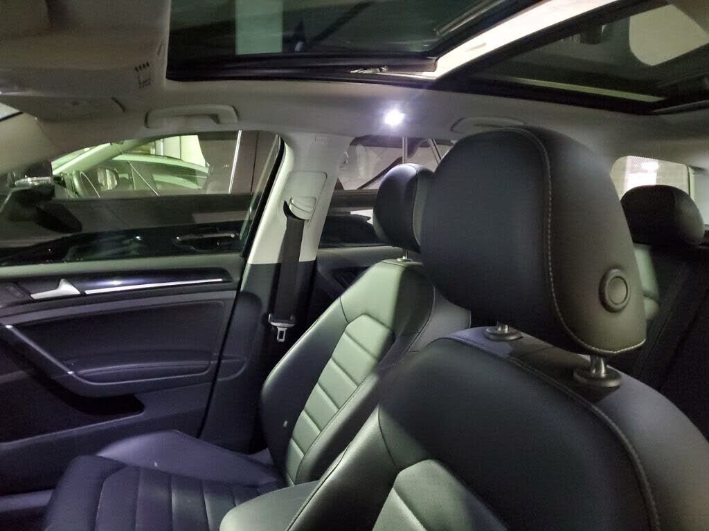 2016 VOLKSWAGEN Golf SportWagen