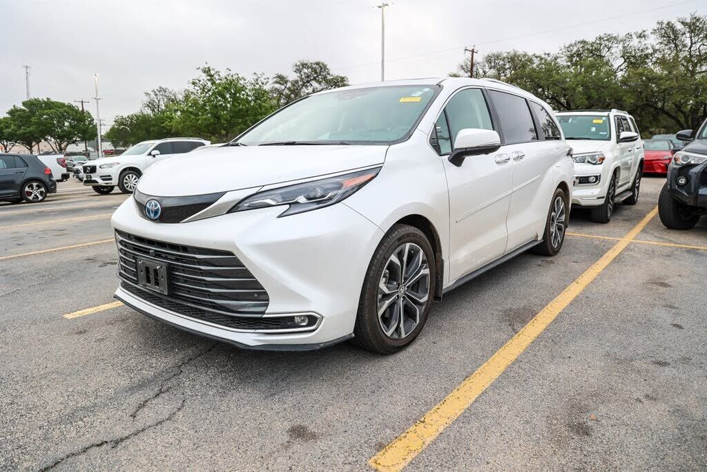 2025 TOYOTA Sienna