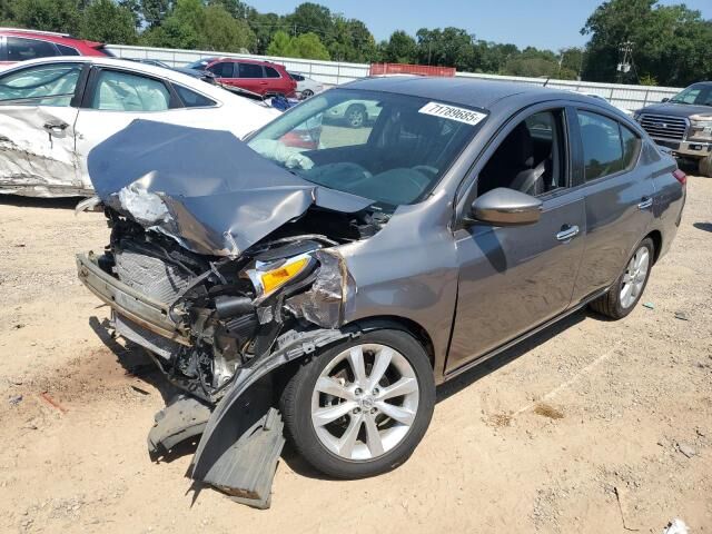 2015 NISSAN Versa