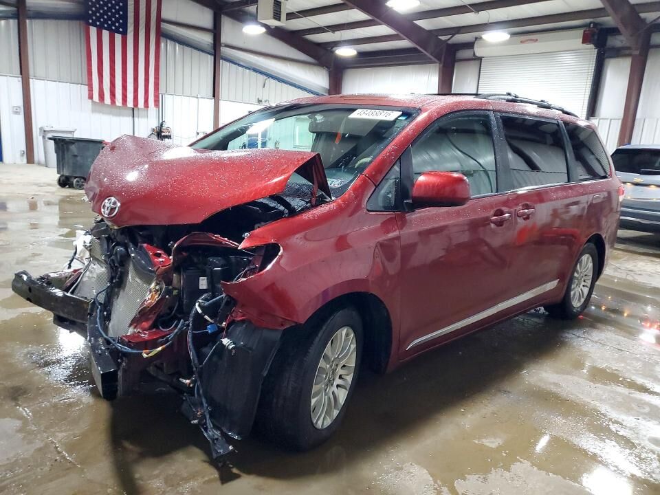 2011 TOYOTA Sienna
