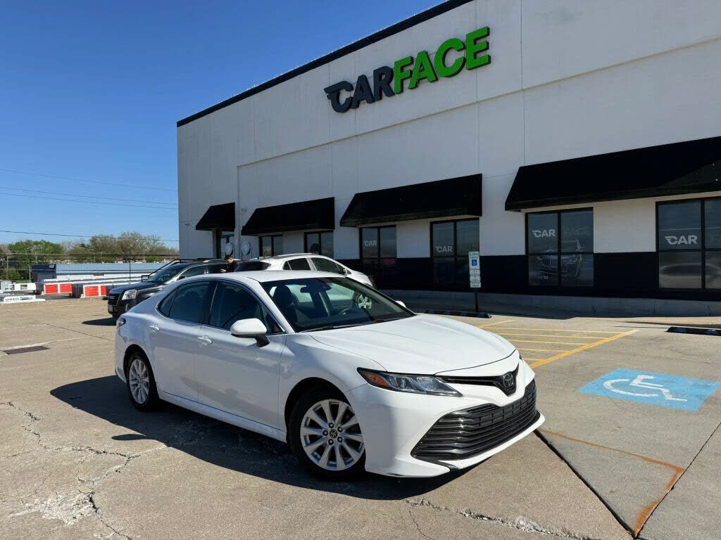 2018 TOYOTA Camry