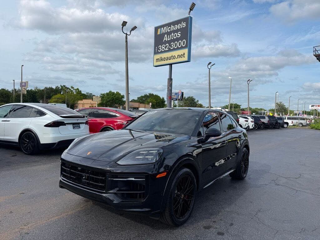 2024 PORSCHE Cayenne