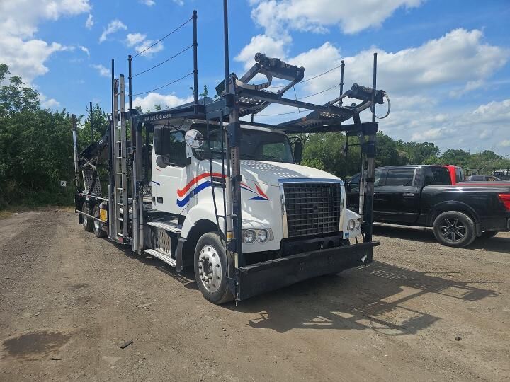 2014 VOLVO TRUCK VAH