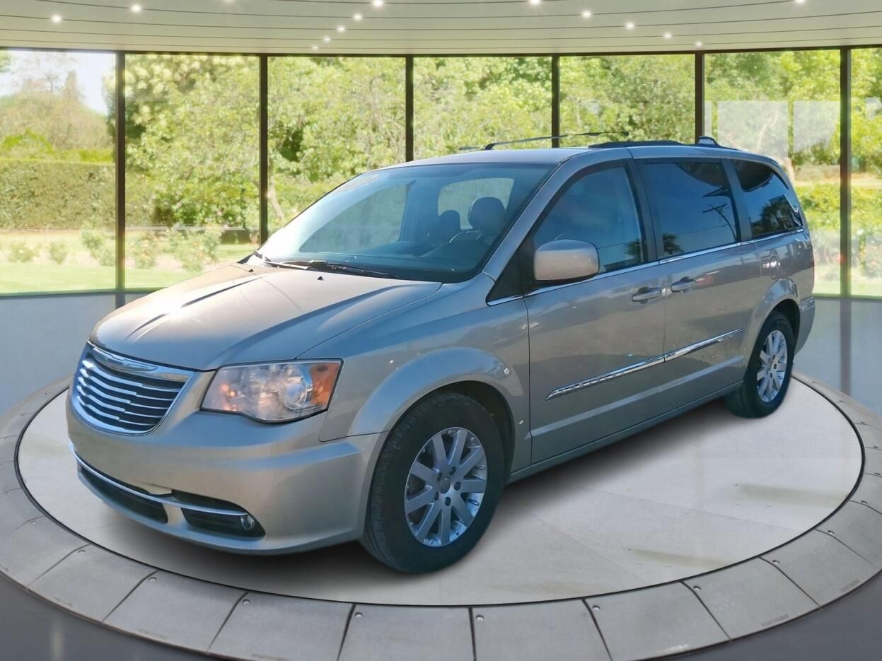 2013 CHRYSLER Town and Country