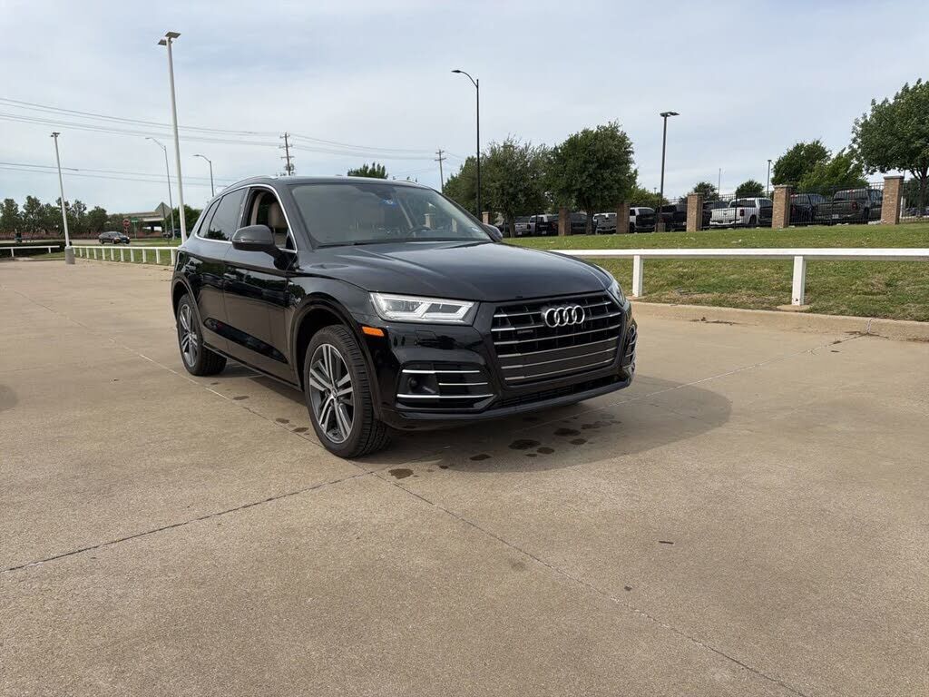 2020 AUDI Q5 e