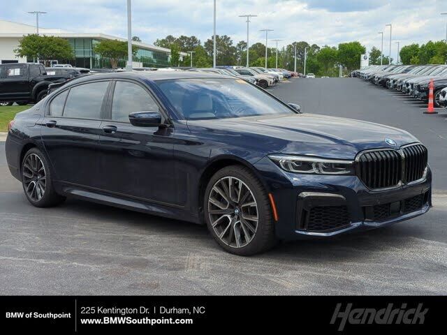 2022 BMW M7