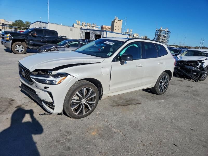 2023 VOLVO XC60