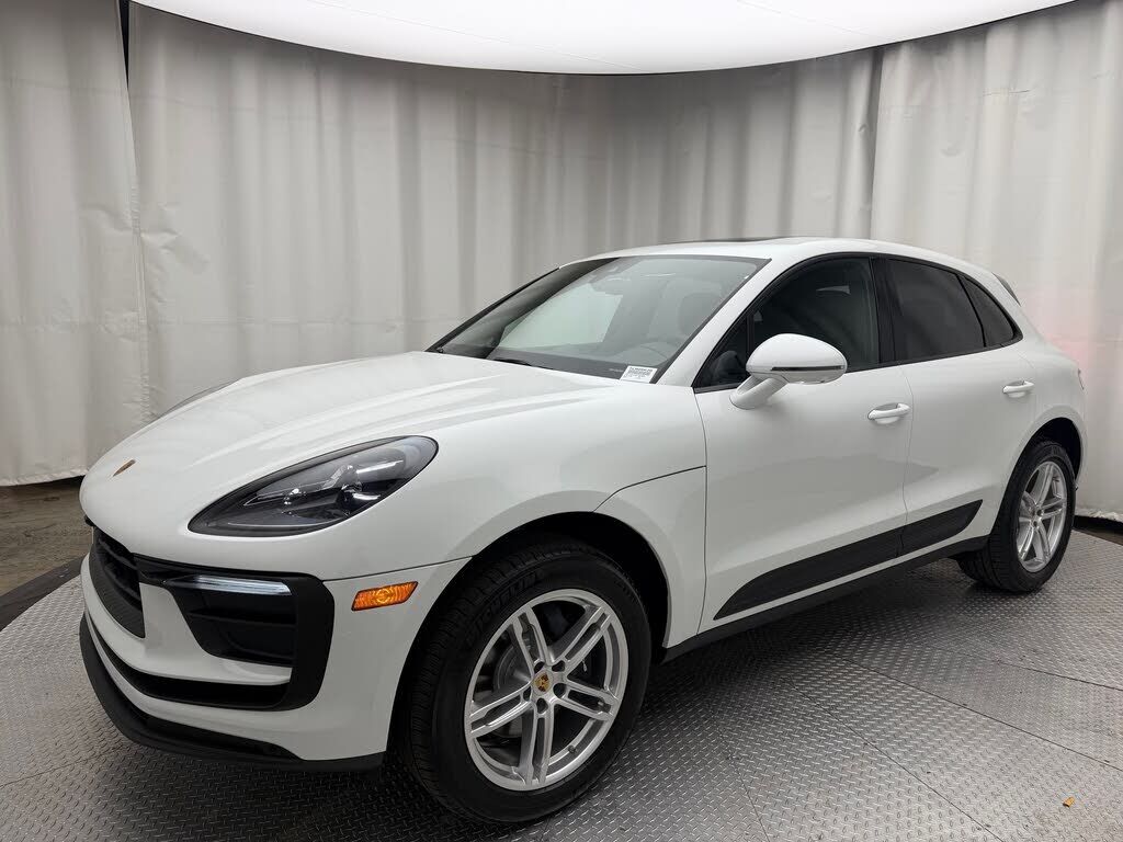 2026 PORSCHE Macan