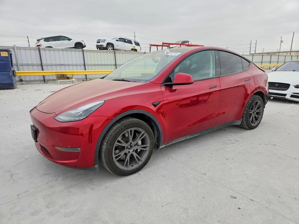 2025 TESLA Model Y
