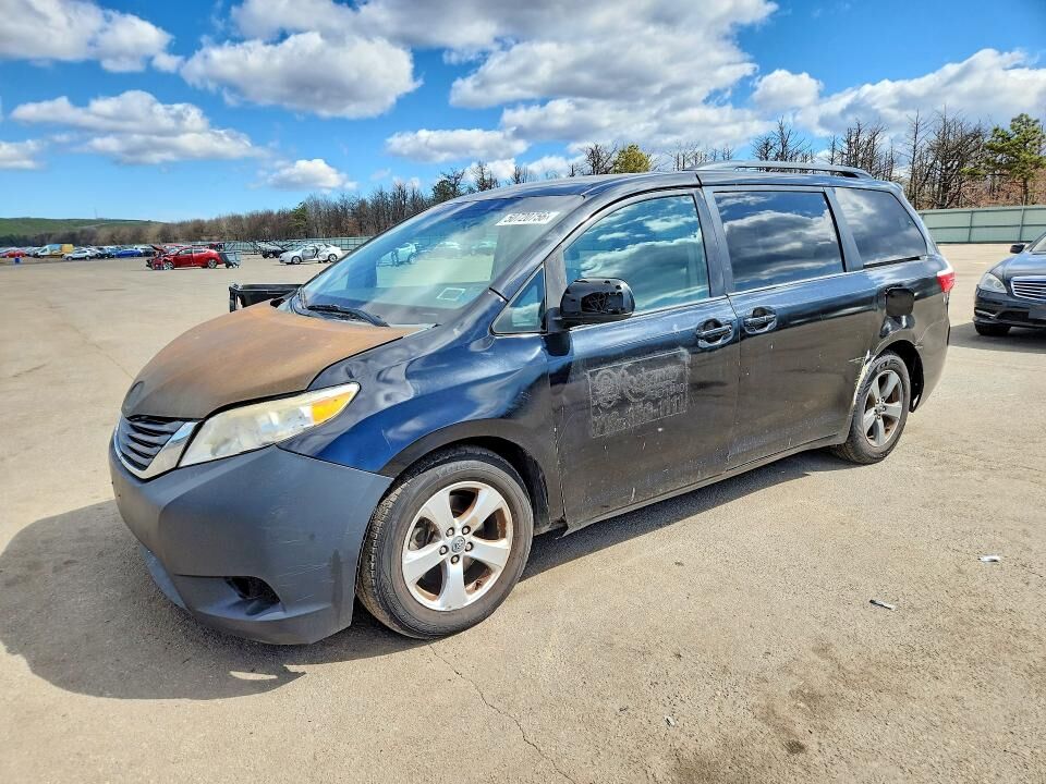 2015 TOYOTA Sienna