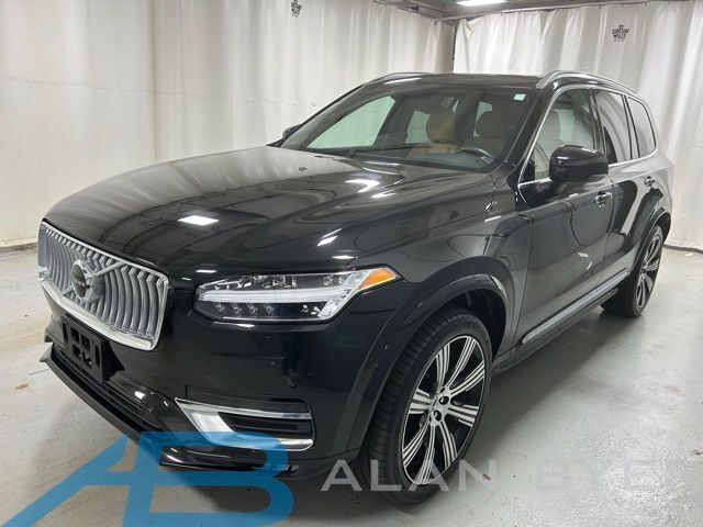 2022 VOLVO XC90