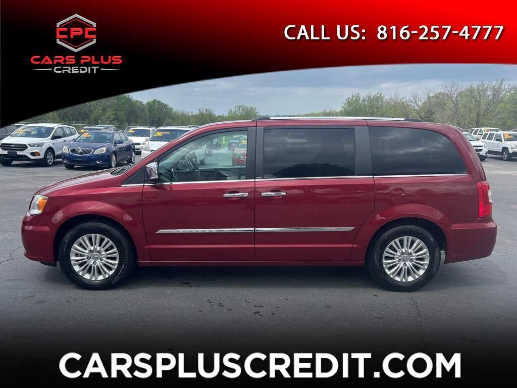 2013 CHRYSLER Town and Country