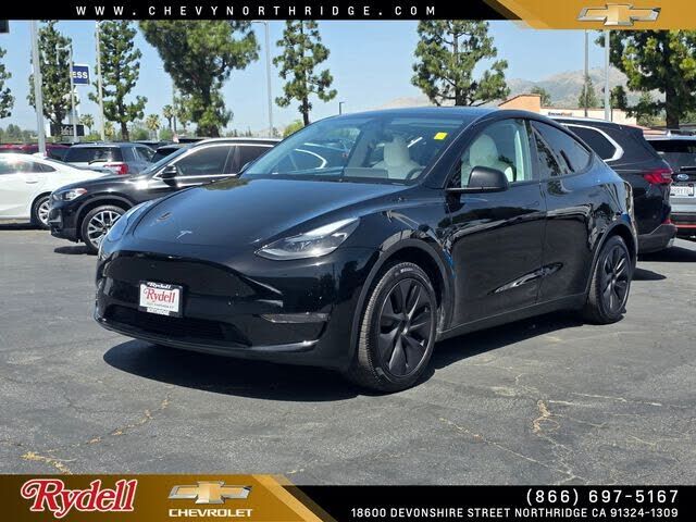 2025 TESLA Model Y