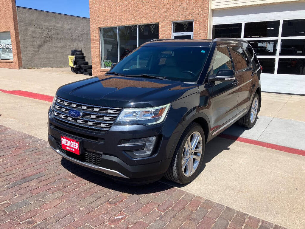 2017 FORD Explorer