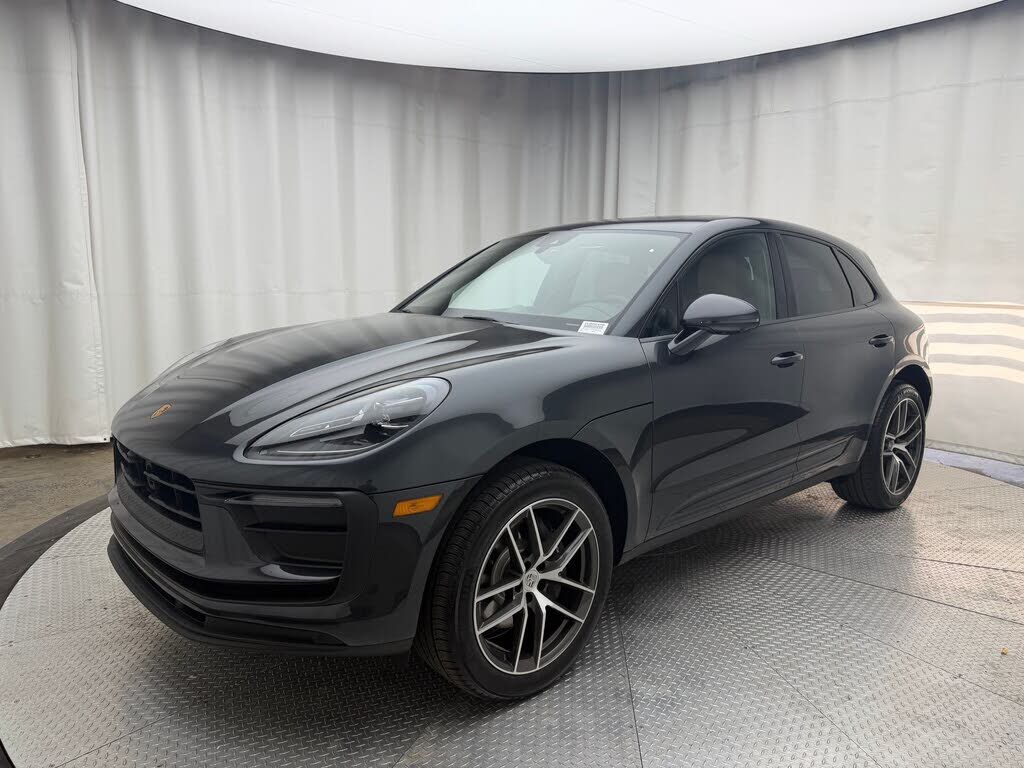 2026 PORSCHE Macan