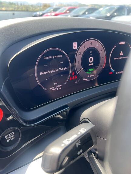 2024 PORSCHE Cayenne