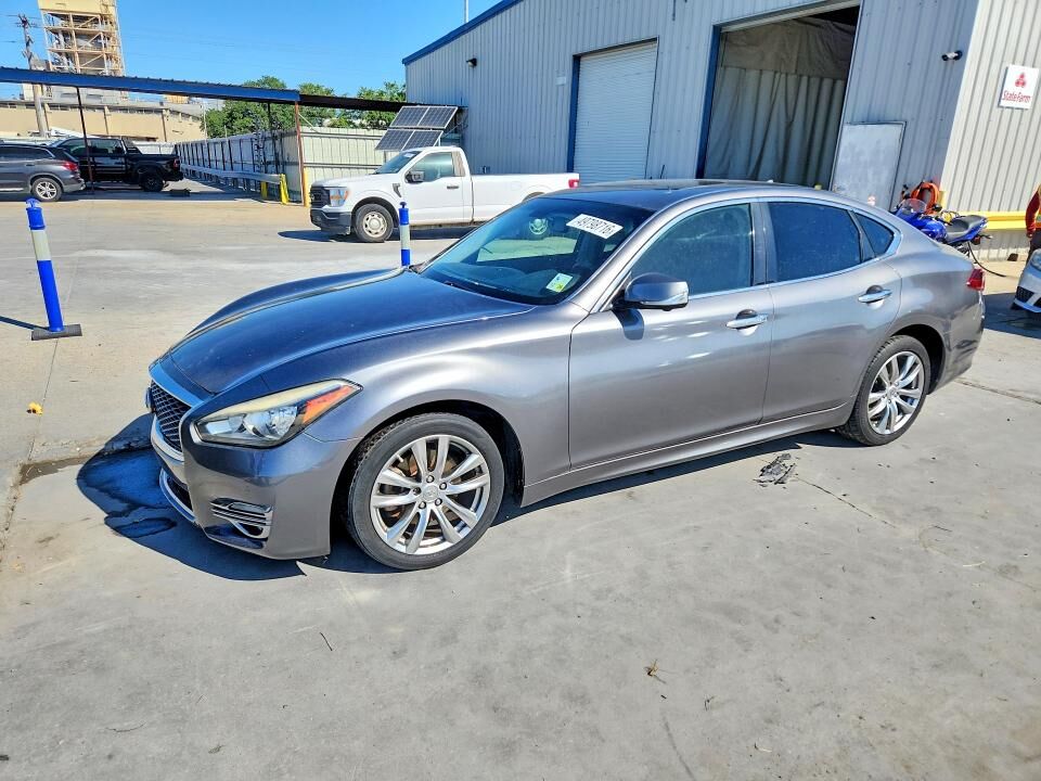 2017 INFINITI Q70
