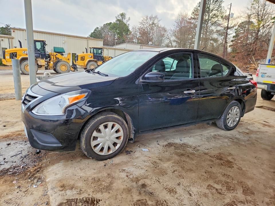 2016 NISSAN Versa