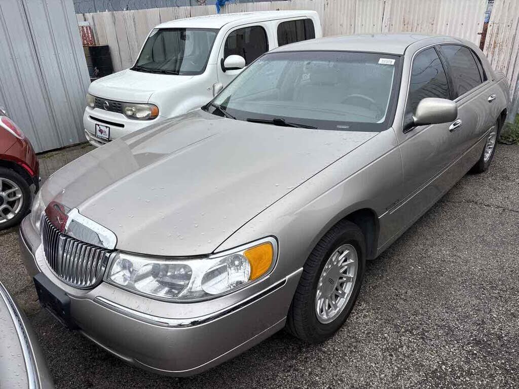 1999 LINCOLN Town Car