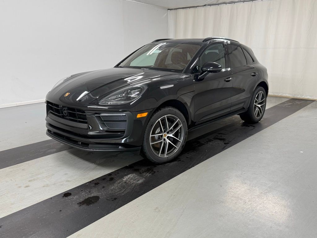 2026 PORSCHE Macan