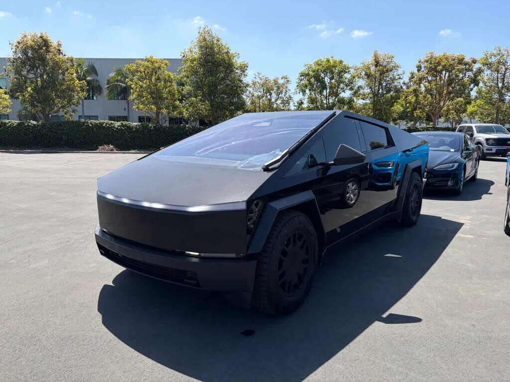 2024 TESLA Cybertruck