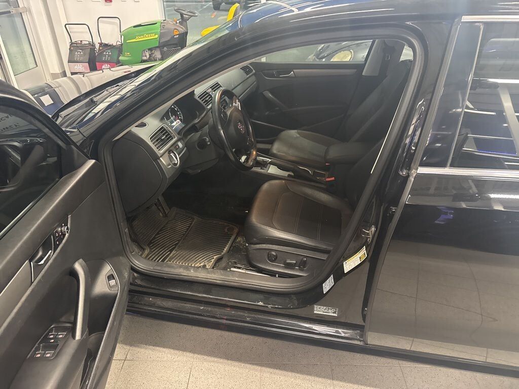 2014 VOLKSWAGEN Passat