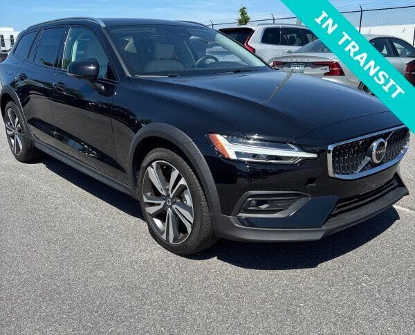 2025 VOLVO V60CC