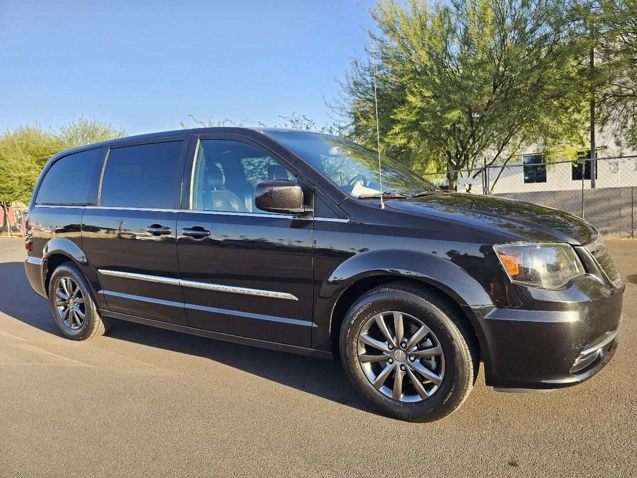 2015 CHRYSLER Town and Country