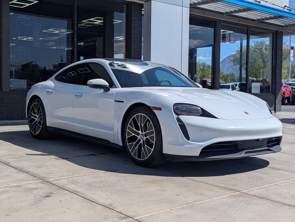 2022 PORSCHE Taycan