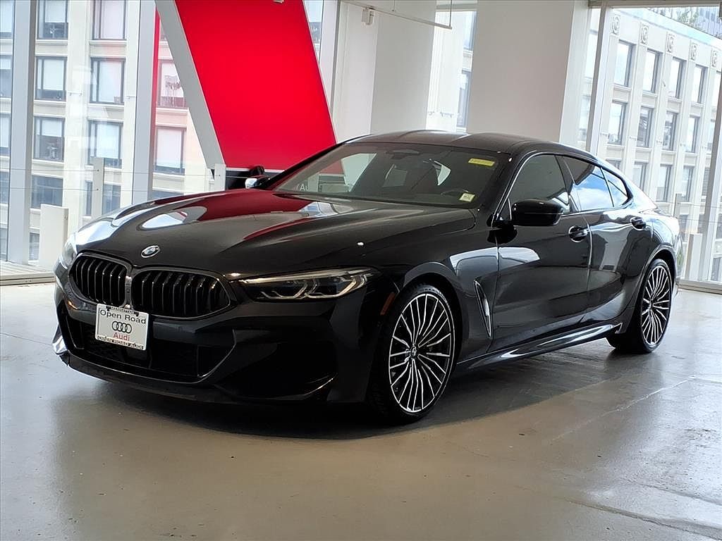 2022 BMW M8