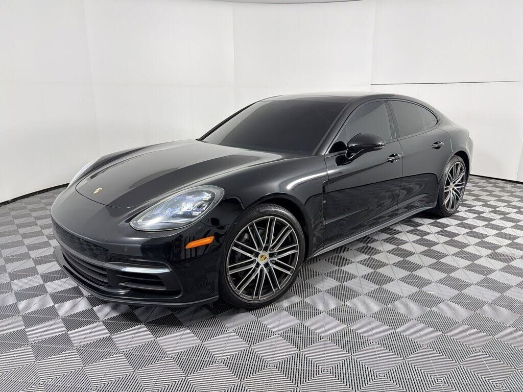 2018 PORSCHE Panamera