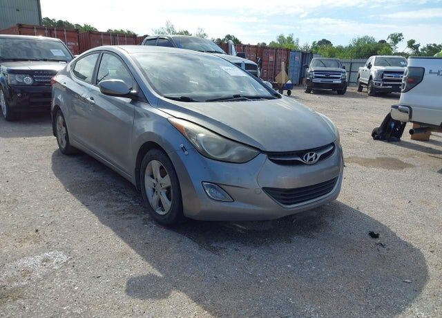 2013 HYUNDAI Elantra