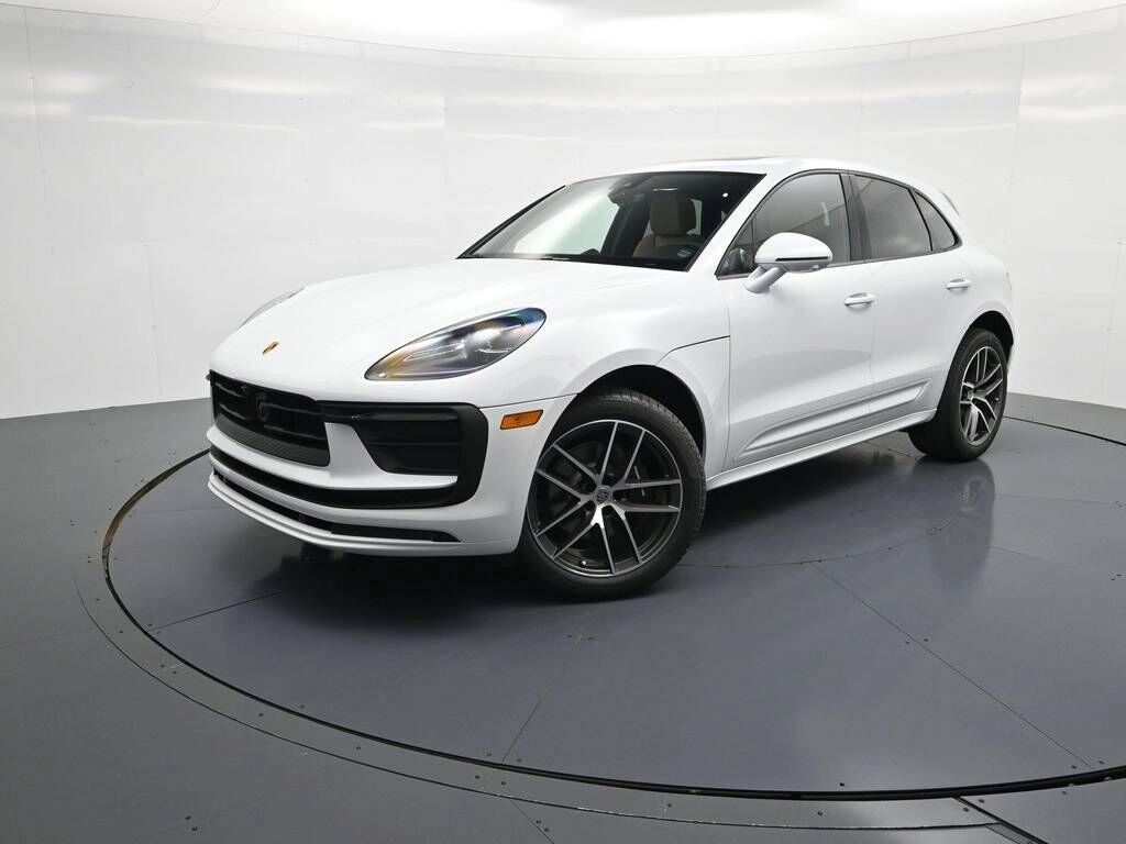 2026 PORSCHE Macan
