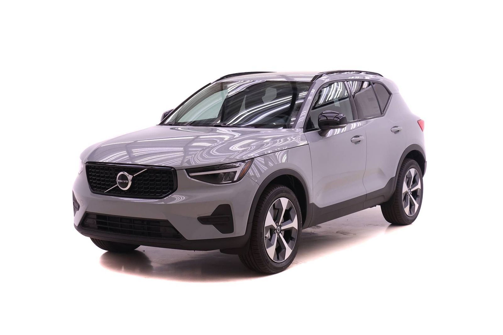 2026 VOLVO XC40