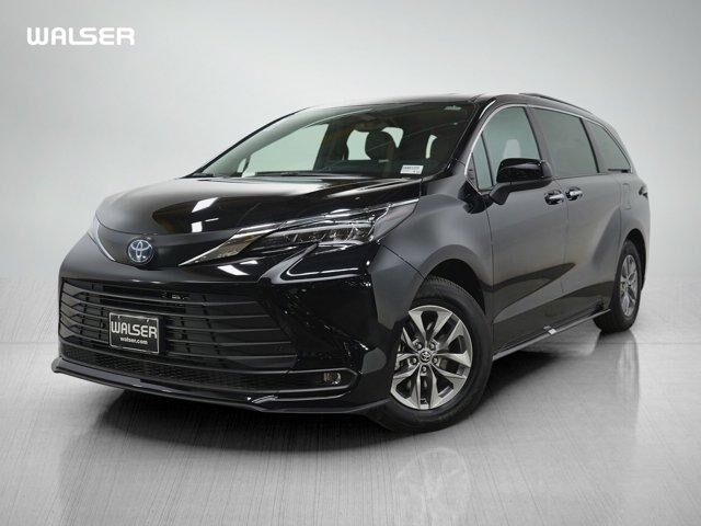 2025 TOYOTA Sienna